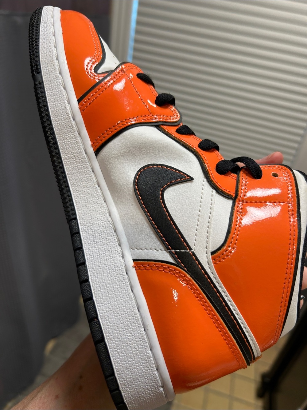 Nike Air Jordan 1 Mid SE GS "Turf Orange" 6.5Y (BQ6931-802) - Picture 9 of 11